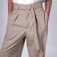 PANTALON CON CINTURON EN PRETINA