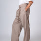 PANTALON CON CINTURON EN PRETINA